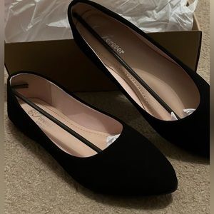 Black pointed toe flats